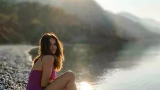 Πρωτοχρονιά στην παραλία | Η Μαρία Λεκάκη ποζάρει με μαγιό και εντυπωσιάζει με τις αναλογίες της