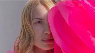 Μαρία Ηλιάκη | Η ερώτηση, το χρώμα και η νέα φωτογραφία χωρίς μακιγιάζ