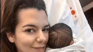 Νικολέττα Ράλλη | Η ολόσωμη φωτογραφία μερικούς μήνες μετά τη γέννα - Η βόλτα με την κόρη της