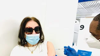Νανά Μούσχουρη | Εμβολιάστηκε κατά του κορονοϊού