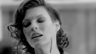 Η Linda Evangelista έγινε 55 ετών | Η τραυματική εμπειρία στα 16 της και το iconic κούρεμα που δεν άρεσε καθόλου στη βιομηχανία της μόδας