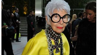 Iris Apfel | Στα 97 της χρόνια υπέγραψε συμβόλαιο με πρακτορείο μοντέλων