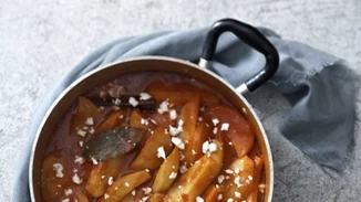 Πατάτες γιαχνί με φέτα από τον Βασίλη Καλλίδη