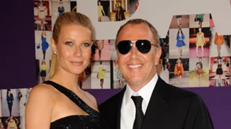 O Michael Kors εξηγεί πώς μπορούμε να ντυθούμε με αυτοπεποίθηση για κάθε video call