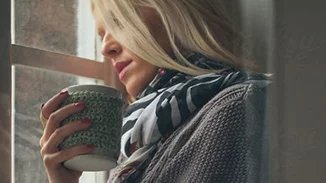 10 τρόποι να ανακουφίσεις τον πονεμένο λαιμό και τον επίμονο βήχα