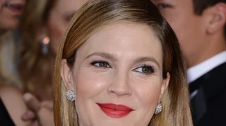Drew Barrymore | Το ανέξοδο tip της που εξαφανίζει τα σπυράκια σε ένα βράδυ