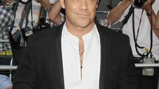 Ο Robbie Williams κάνει στριπτίζ στο ντοκιμαντέρ για τη ζωή του στο Netflix