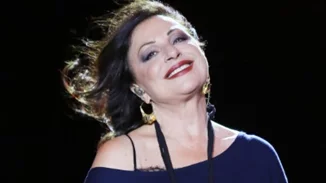 Η Χάρις Αλεξίου ανακοίνωσε ότι σταματά το τραγούδι | «Δε μπορώ να τραγουδήσω όπως τραγουδούσα παλιά»