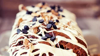 Κέικ μπανάνας με γέμιση καρύδια και κανέλα