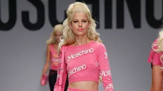 Moschino: Ντύνει τη Barbie και τον Ken αυτά τα Χριστούγεννα!