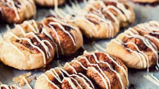 Πώς θα φτιάξεις πανεύκολα γλυκά σφολιατίνια με κανέλα ή πραλίνα ή κομματάκια σοκολάτας