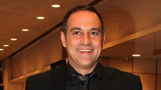 Κρατερός Κατσούλης: «Είχαμε πρεμιέρα και με προσπέρασαν κανονικά, σαν να μην ήμουν στο θέατρο»