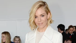 Sienna Miller: Είναι τελικά ζευγάρι με τον Brad Pitt;