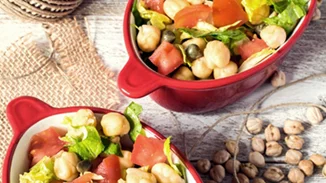 Νηστίσιμη σαλάτα με ρεβύθια