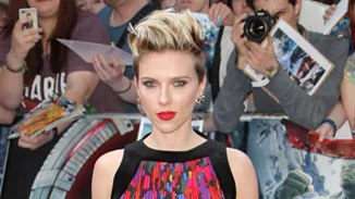 Scarlett Johansson: Είναι ζευγάρι με τον δικηγόρο της;