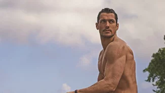 David Gandy | Ο πιο όμορφος άνδρας του κόσμου κάνει διακοπές στη Σύρο (pics)