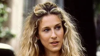 10 high street fashion αγορές που θα έκανε σήμερα η Carrie Bradshaw