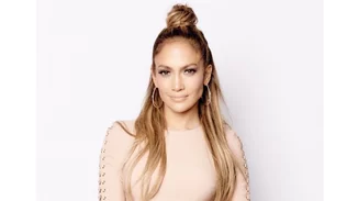 Jennifer Lopez: Πώς καταφέρνει να έχει νεανική εμφάνιση στα 48 της;