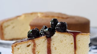 Συνταγή για γιαουρτόπιτα με γλυκό κουταλιού του Στέλιου Παρλιάρου