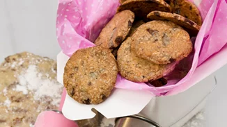 H κορυφαία συνταγή για cookies του Στέλιου Παρλιάρου με κομμάτια σοκολάτας και φουντούκια