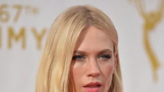 Η January Jones μοιράστηκε τον αριθμό του τηλεφώνου της στα social media κατά τη διάρκεια της καραντίνας