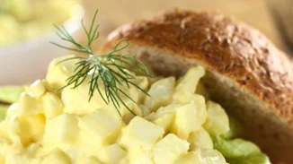 Η υπέροχη συνταγή για αυγοσαλάτα με μαγιονέζα και γιαούρτι