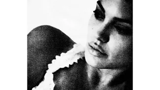 Angelina Jolie: Με απόλυτα φυσικό look σε χαλαρή βόλτα με τα παιδιά της