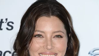 Στέκα στα μαλλιά KAI το βράδυ; Κάντο όπως η Jessica Biel!