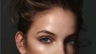 Το μυστικό των celebrity makeup artists για ανόρθωση των ζυγωματικών με φυσικό τρόπο