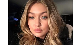 Gigi Hadid: Επιδεικνύει τα υπέροχα πόδια της στην καμπάνια Stuart Weitzman