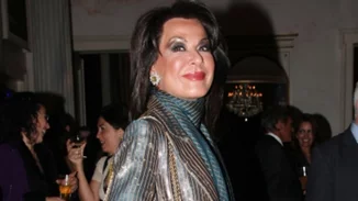 Το άλλο πρόσωπο της Γιάννας Αγγελοπούλου | Το απίθανο σπίτι της και οι κόκκινες σατέν πιτζάμες (pics)