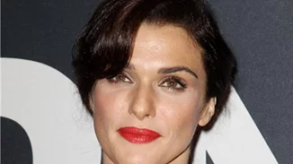 Rachel Weisz | "Στο μέλλον ελπίζω να μην ερωτόμαστε πώς είναι να μοιραζόμαστε την οθόνη με άλλες γυναίκες"