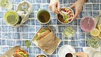 Πώς θα τρώω πιο υγιεινά στο γραφείο αν δεν έχω χρόνο για προετοιμασία γευμάτων;