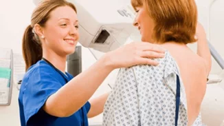 Εστάλησαν τα πρώτα SMS για δωρεάν μαστογραφία στις νέες ηλικιακές ομάδες δικαιούχων