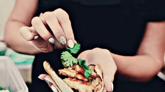 Δεν μπορείς να ελέγξεις τις μερίδες σου και παίρνεις βάρος; Ακολούθησε αυτά τα tips