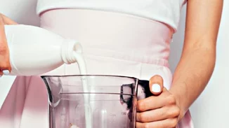 Τι να φας αν καείς στον ήλιο; Οι τροφές που θα σε ανακουφίσουν