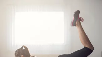 Μόλις 6 ασκήσεις για κυτταρίτιδα στο σπίτι που θα αλλάξουν τους γλουτούς μας