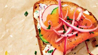 Τι να φάω στη δουλειά; Εύκολο σάντουιτς με σολομό έτοιμο σε λίγα λεπτά