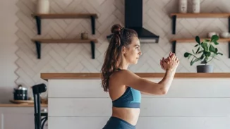 Ασκήσεις για γλουτούς: Το workout σε όρθια θέση που γυμνάζει τέλεια τα πόδια