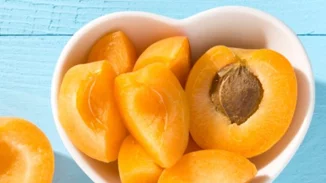 Είναι το κουκούτσι του βερίκοκου το νέο health trend; Και έχει όντως αντικαρκινική δράση;