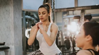 Γυμνάζομαι πολύ αλλά δεν αδυνατίζω, κάνω κοιλιακούς αλλά δεν έχω φλατ κοιλιά και άλλες απορίες βρίσκουν απάντηση