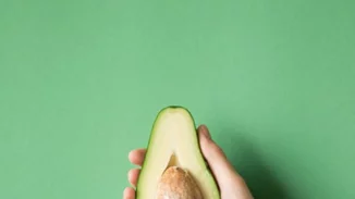 Τροφές με καλά λιπαρά και έλαια για αδυνάτισμα, ενέργεια, υγεία: Αμύγδαλα ή αβοκάντο; Τι σου δίνει κάθε ένα