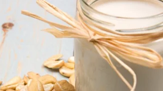Πώς να φτιάξω γάλα από κάσιους; Η πανεύκολη vegan συνταγή για να αντικαταστήσεις το γάλα