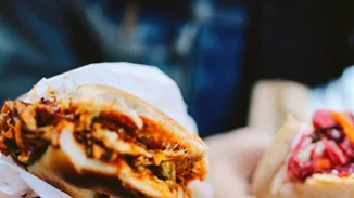 Λιγούρα για γλυκό και junk food; 3 light συνταγές για εκείνες τις ώρες