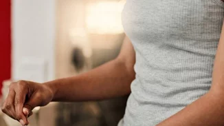 Νιώθω πρησμένη σε όλο το σώμα: Ημερήσιο πλάνο για να νιώσεις καλύτερα σε 24 ώρες