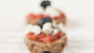 Πώς τρώγεται ο ντάκος; 3 μεσογειακές συνταγές ιδανικές για το καλοκαιρινό γεύμα