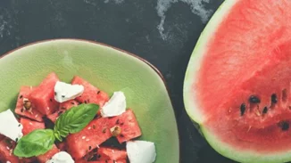 5 ιδέες για να φας τα καλοκαιρινά φρούτα με διαφορετικό (και αλμυρό) τρόπο