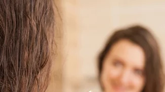 10 beauty hacks και μάσκες ομορφιάς μόνο με ελαιόλαδο