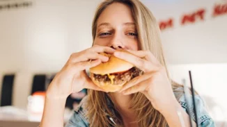 Γιατί πρέπει να σταματήσεις να τρως junk food σήμερα κιόλας;