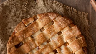 Πώς θα απολαύσεις παραδοσιακές πίτες όσο μένεις σπίτι